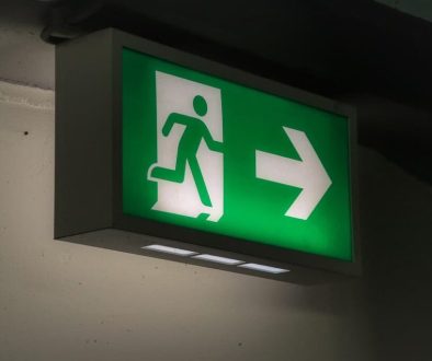 Placa de saída de emergência