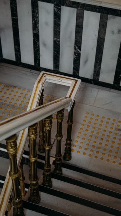 Escada com piso tátil